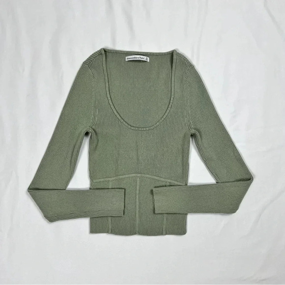 Abercrombie & Fitch Scoop Neck Long Sleeve Sweater - Picture 2 of 8